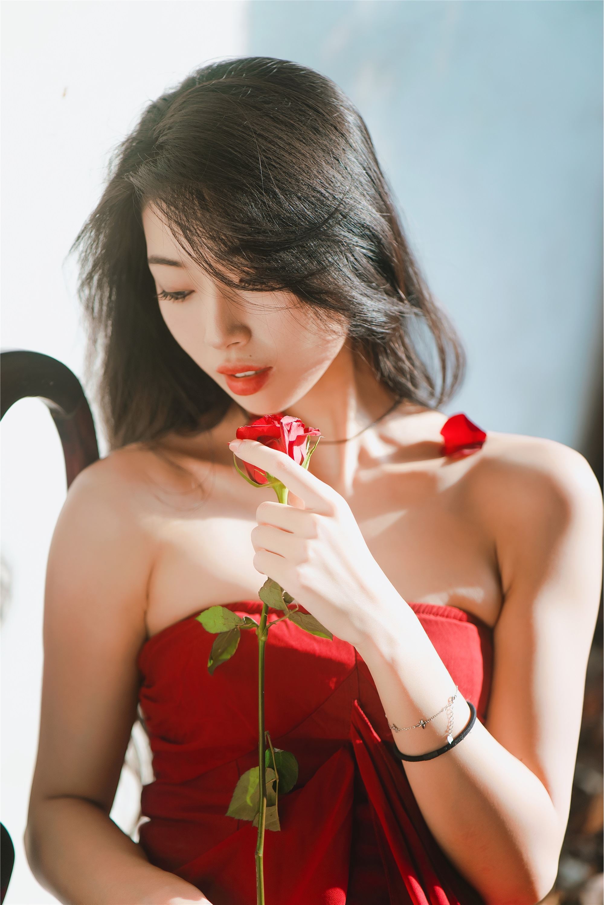 YITUYU艺图语 2025.01.15 魅力火玫瑰，少女璀璨之光 Liya